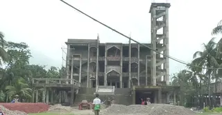 হাতিয়ায় মডেল মসজিদ নির্মাণে ধীরগতি, ব্যয় বৃদ্ধির অভিযোগ